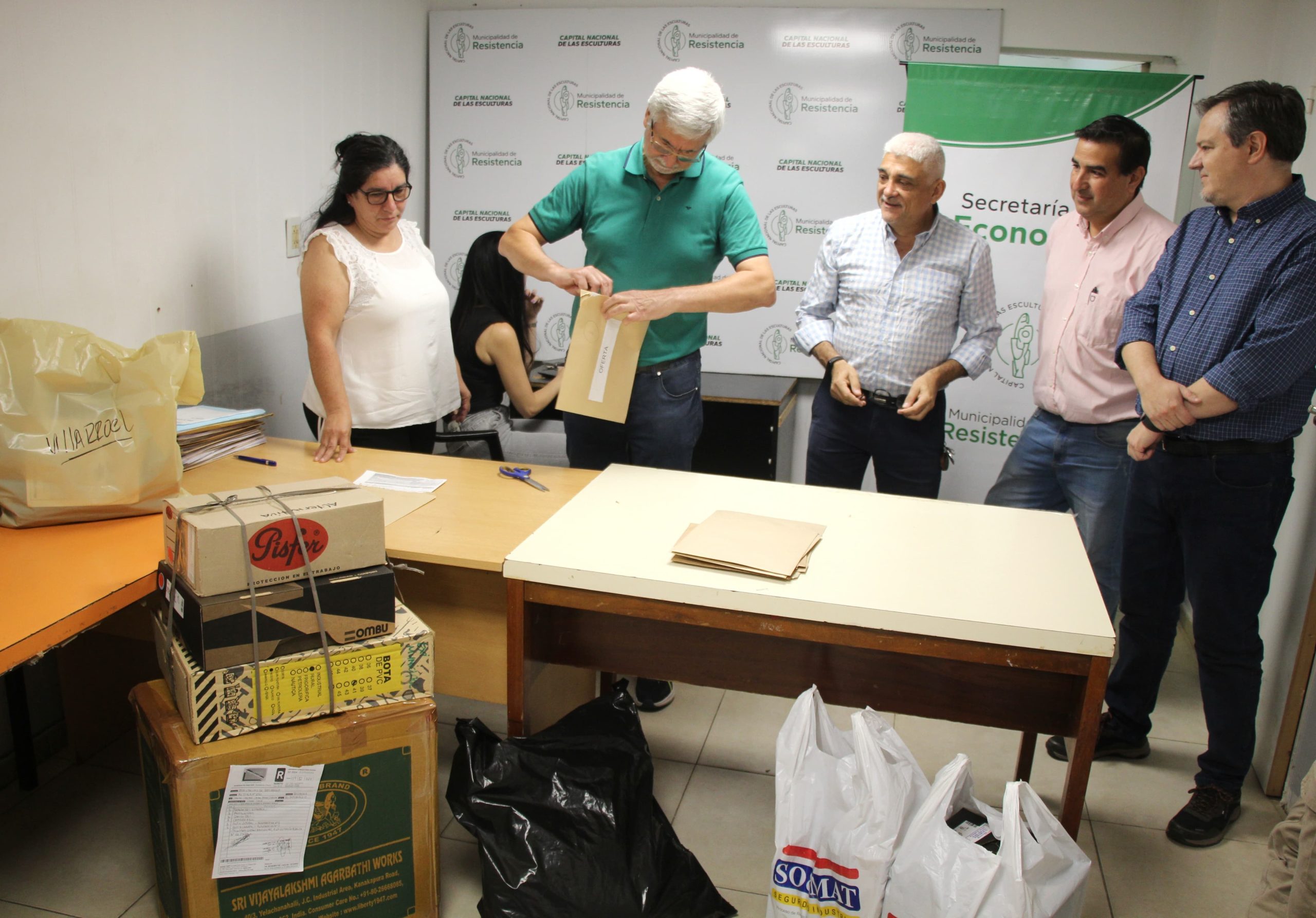 LA MUNICIPALIDAD DE RESISTENCIA RECIBIÓ 10 OFERTAS EN LA LICITACIÓN PARA LA COMPRA DE INDUMENTARIA